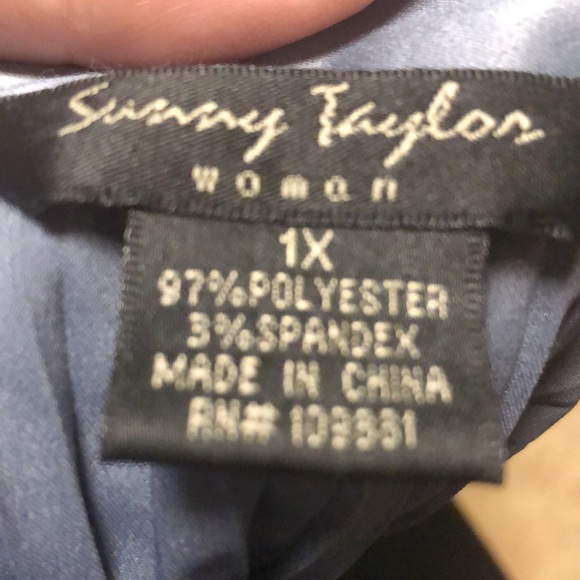 Sunny Taylor Polyester Satin Accordion Pleated Top- 489 $20 or $15 w/offer - Picture 5 of 5